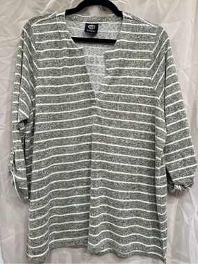 bobeau Olive Gray & White Striped Split V-Neck 3/4 Sleeve Blouse